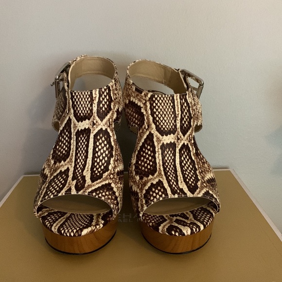 Michael Michael Kors JOSEPHINE WEDGES WOMENS LEATHER SNAKE PRINT Sz 7.5 - Picture 10 of 13